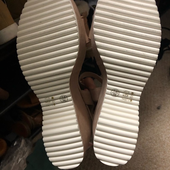Chinese laundry wedges - Picture 2 of 2